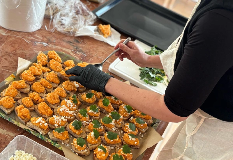 traiteur marseille en train de cuisiner pour un événement
